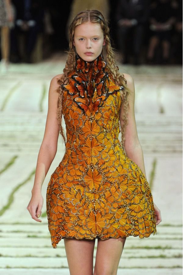 swiftaylorz's tweet image. Stunning Alexander McQueen Dresses - viraljar.com/site/post/794