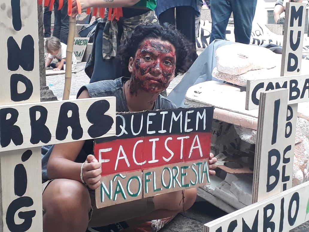 Sputnik_Insight's tweet photo. #Fridaysforfuture rally in Rio de Janeiro to protect the environment with calls to save Amazonian forests and criticism of Bolsonaro. Photos by @joanroyogual https://t.co/ZcvpdcsCdL