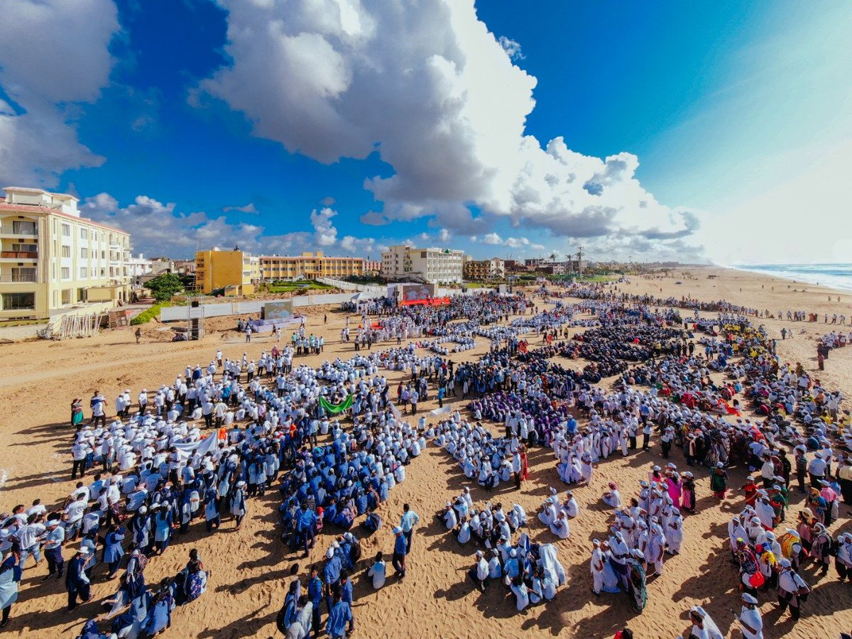 Puri today witnessed the world's largest coastal cleanup drive around 20,000 volunteers, 100+ locations across the district.

We thank you all for your support 
#JaiJagannath🙏

#PuriBeachCleanUp #MoBeachPuri #WorldCleanUpDay2019