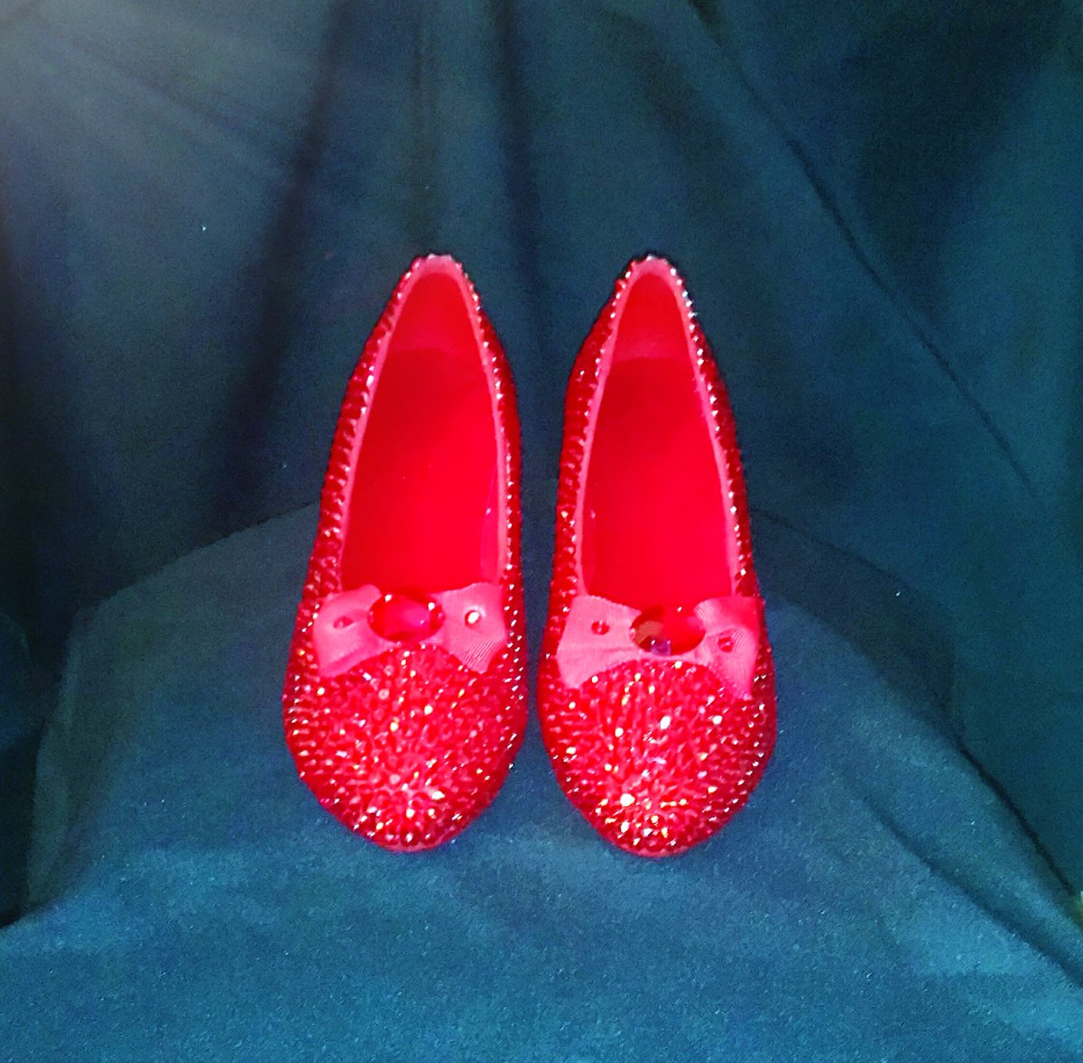 staytoonedfolks's tweet photo. #returntooz #rubyslippers #nomeking #ozma #dorothy #fairuzabalk #emmaridley #disney #wizardofoz #randystruthers https://t.co/k8ZnoyaEGI