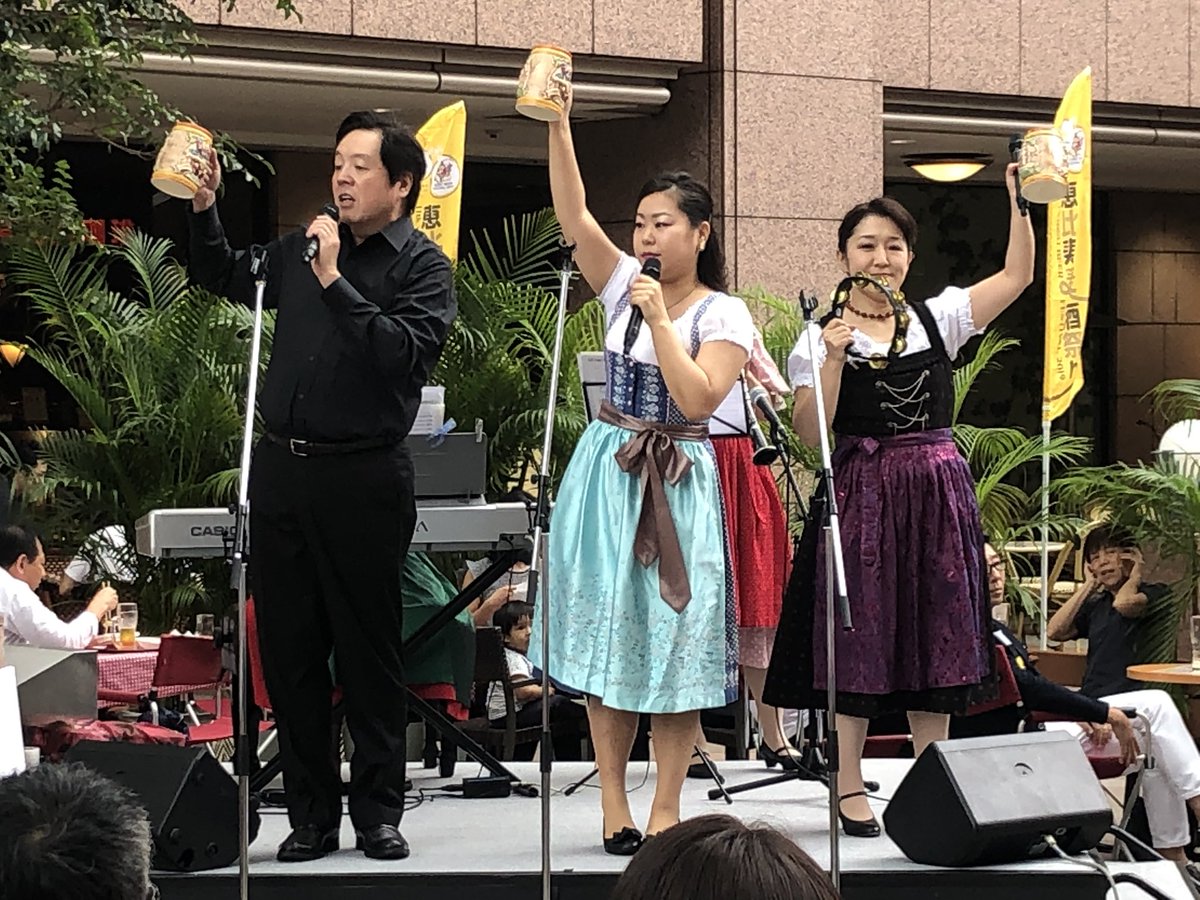 YebisuBeerFes's tweet photo. 恵比寿麦酒祭りメイン会場ではただいま生ライブ開催中。
土日祝日は1日3回演奏があります。
スケジュールはこちら
https://t.co/HigqkDisXT https://t.co/ogPOefv1k9