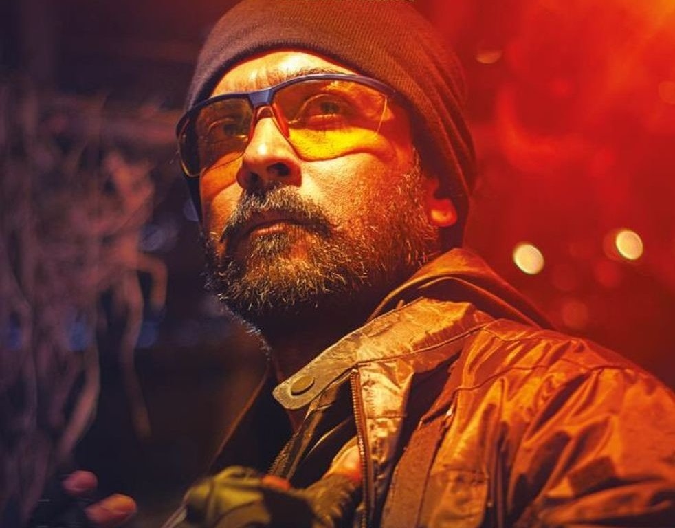 MovieCrow's tweet photo. #Kaappaan Opposite views of critics versus general audience are split wide apart. Interesting to watch if audience WOM will overcome the critics

Meanwhile, Kerala BO looks the brightest. TN BO showing steady increase in shows &amp; occupancy this wknd.

#KaappaanReview @Suriya_offl https://t.co/JZ47xi0Qg9