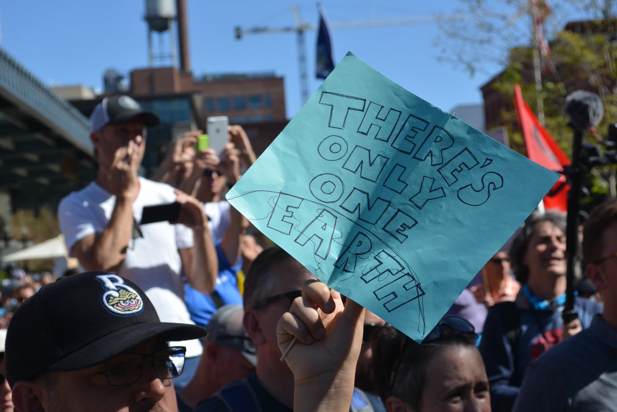 mfjs3504's tweet photo. @GanzGrace Great to see you out doing journalism today at the #DenverClimateStrike. Hope you got some good stuff! Here are a few pics I took at the protest. #mfjs2140 #DUClarion #DU #DUMFJS #ClimateStrike https://t.co/vw3QH65DqZ