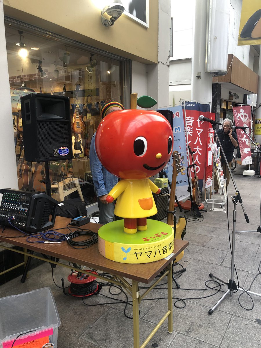 14時からライブでーす！