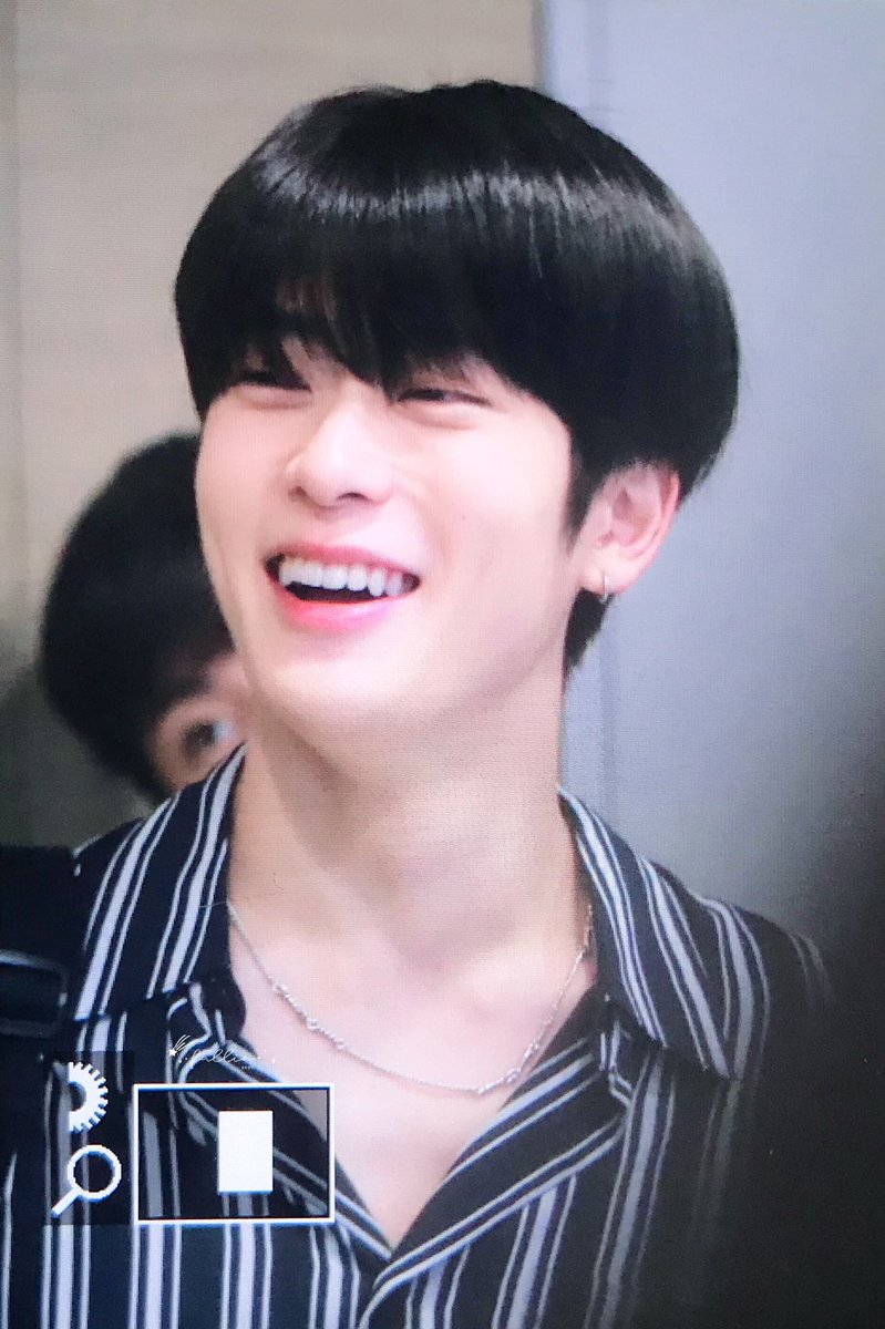 pa_013's tweet photo. แม้ฟ้าจะครึ้มฝนจะตกก็ตาม พอเห็นรอยยิ้มของแจฮยอนก็สดใสทันที น่ารักมากๆโลย #JAEHYUN #NCT127 https://t.co/zDerXN2tAS
