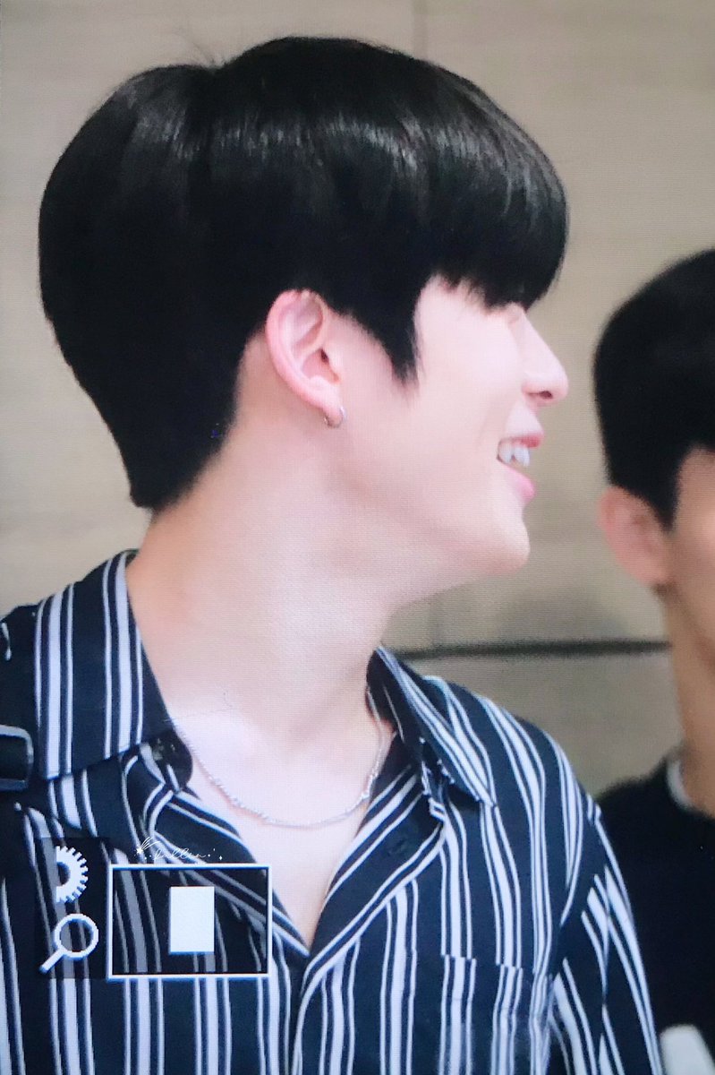 pa_013's tweet photo. แม้ฟ้าจะครึ้มฝนจะตกก็ตาม พอเห็นรอยยิ้มของแจฮยอนก็สดใสทันที น่ารักมากๆโลย #JAEHYUN #NCT127 https://t.co/zDerXN2tAS
