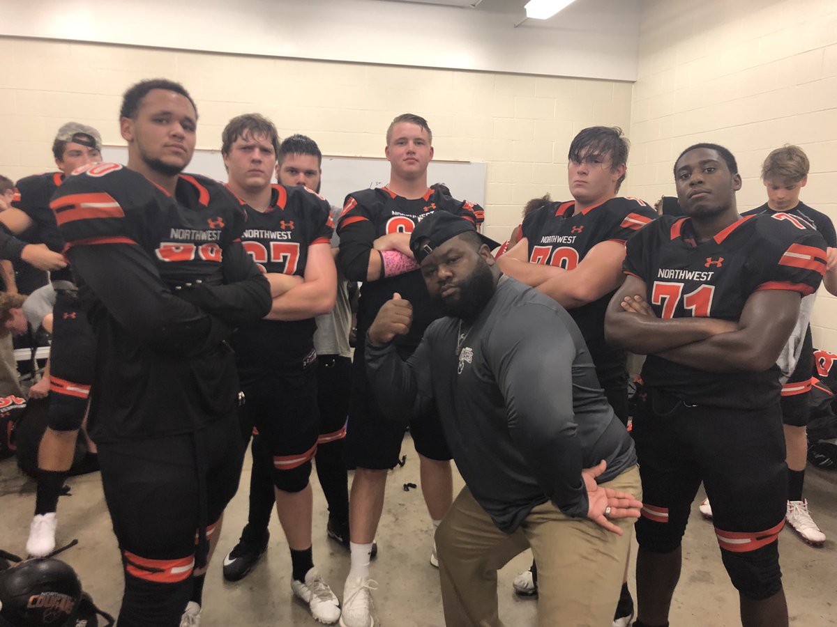 CoachCookNW's tweet photo. Walked in a alley tonight and a brawl broke out!!!! LAST MEN STANDING!!! D LINE HOGS.... Battle Tested!!! Proud of this team and my guys!!! #COUGARSFRONT #DLINEHOGS https://t.co/CqTGDNZObL