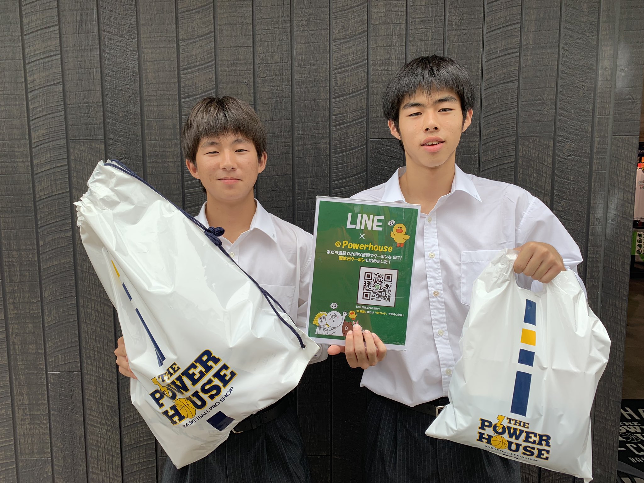 パワーハウス千葉 님의 트위터 東金商業高校のお二人がご来店 遠いとこから ありがとうございました お揃いの4周年記念tシャツで 練習頑張ってください ラインの友達追加も ありがとうございます パワーハウス千葉店 T Co Hbddno41oa