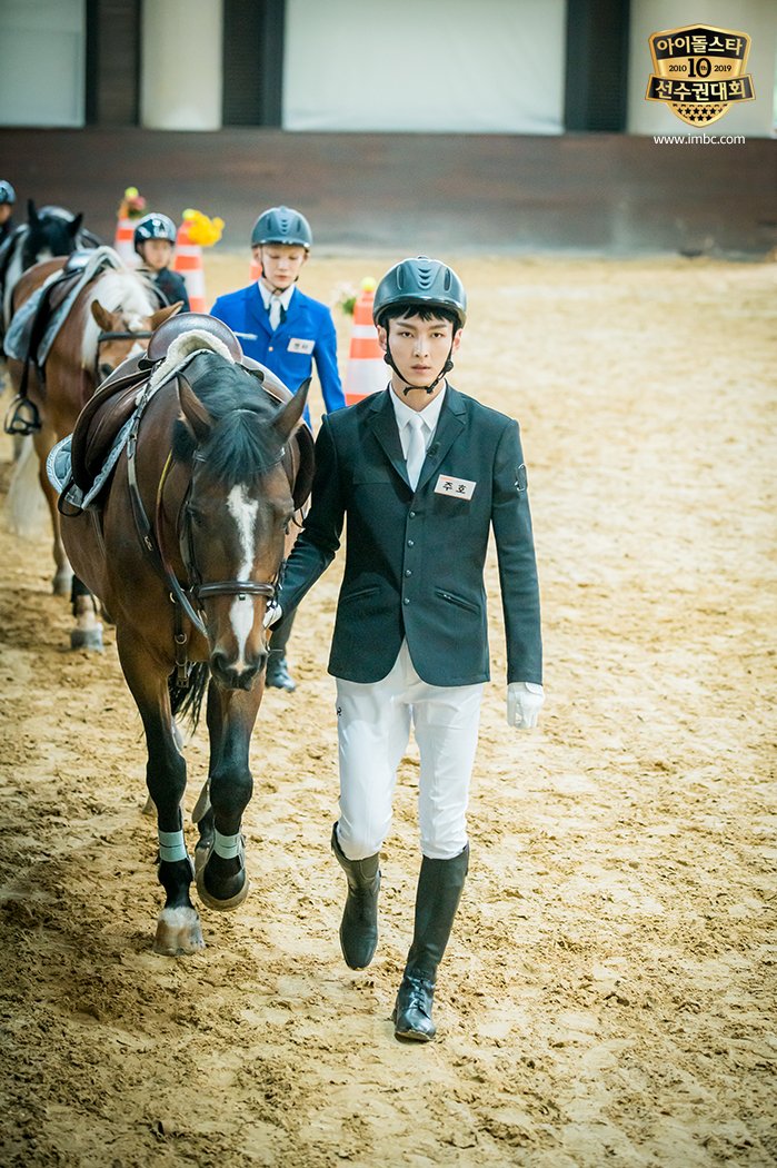 withMBC's tweet photo. [2019 추석특집 아육대]
개막식 비하인드 포토 📷

어머 어머
절로 뿜어져 나오는 우아함😍

https://t.co/7aiEudgfSw

#추석특집아육대 #아이돌스타선수권대회 https://t.co/Jx0tL3WUBS