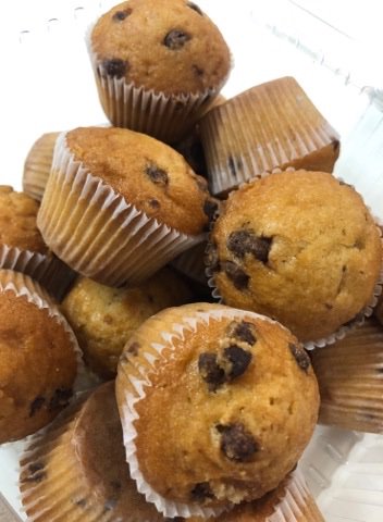 MilestoneOnline's tweet photo. Monday motivation is fuelled by all the sweet treats at the barn today. 🧁 #teammilestone #thebarn #marketingagency #designagency #agencylife #agencygoals #milestonecreative #sweettreats #cake #baking #cakesofinstagram #fuelledbytreats #sugaroverload #mondaymotivation https://t.co/qiN5UYieLa