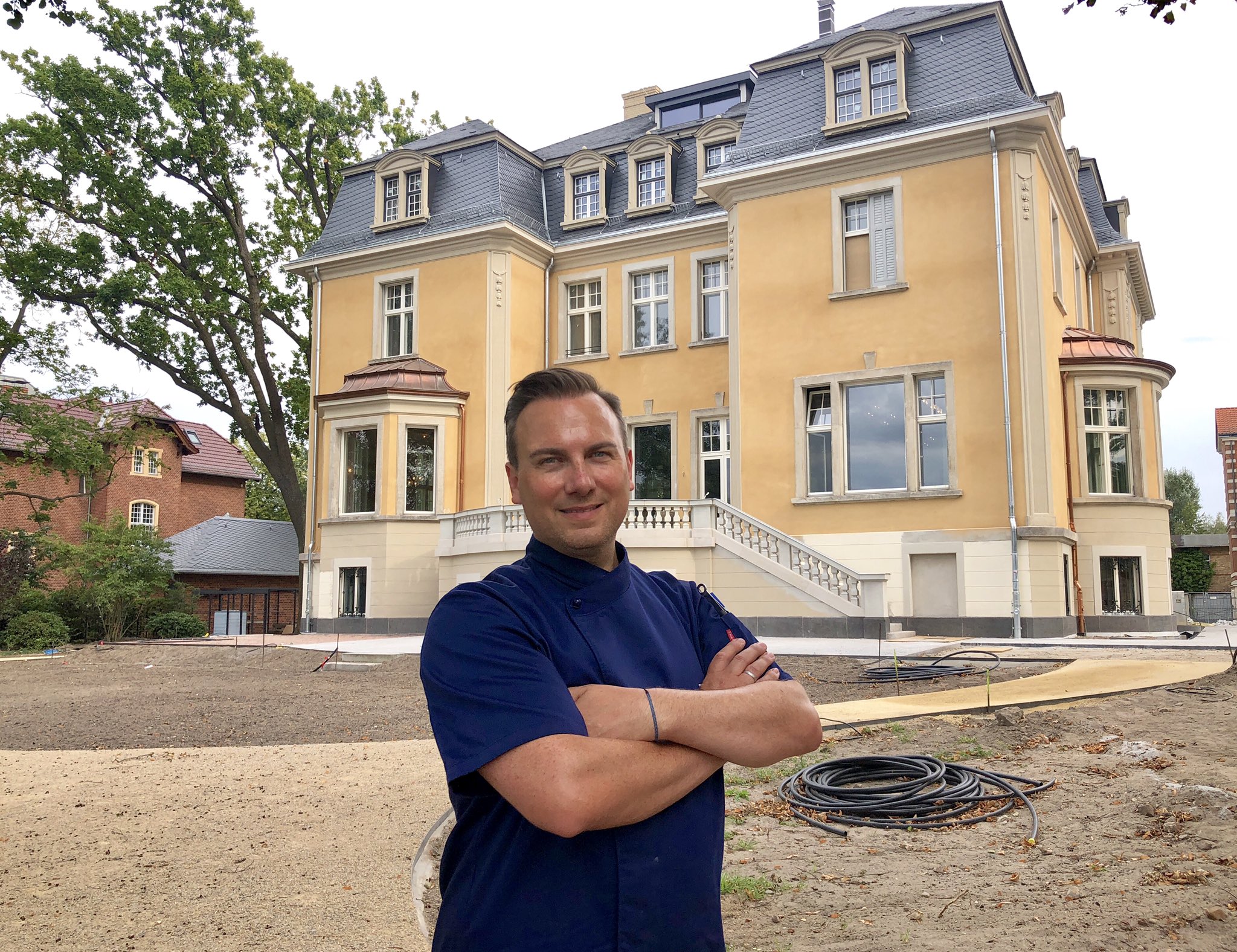 Michael Sauerbier Exklusiv So Sieht S Aus In Gunther Jauch S Potsdam Er Restaurant Villa Kellermann By Tim Raue Elefantensalon Salon Alter Fritz Gruner Salon Am 25 September Ist Eroffnung Bild Berlin T Co Tj9oxwcrvn