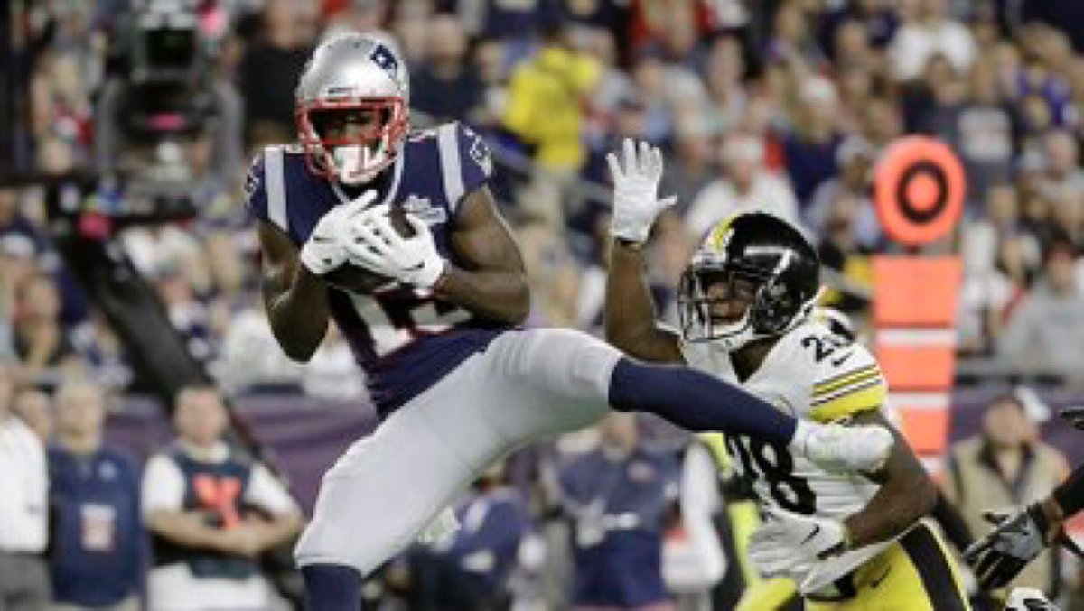 Good Morning loves 💋. I need lots of coffee, I'm tired but it's so worth it. Hope everyone has a wonderful day #MondayMorning #VictoryMonday  #MondayGrind ☕️🍩🎉🙆🏼‍♀️👊🥳🏈