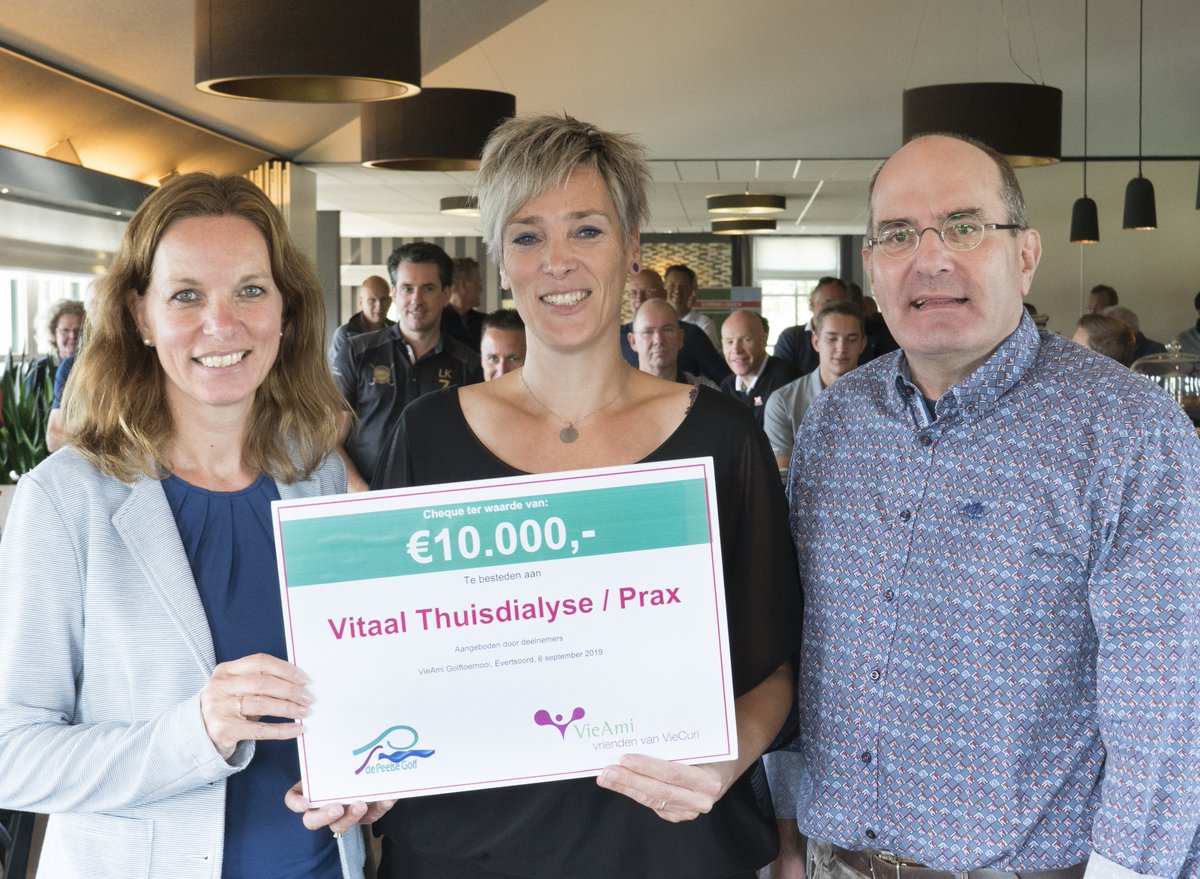 De dialyse-afdeling van VieCuri kan dankzij de mooie opbrengst van €10.000 bij het VieAmi-Golftoernooi minstens drie mobiele systemen voor Virtual Cycling kopen.

We danken iedereen die daaraan heeft bijgedragen van harte!