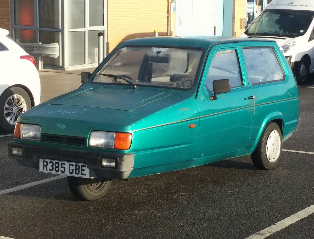 SafiaBarikzai's tweet photo. Inspired by the reliant robin, our #GraduateInterns are building the equivalent using LEGO #EV3s - be interesting to see how they will work! https://t.co/7ozbFKDeJH