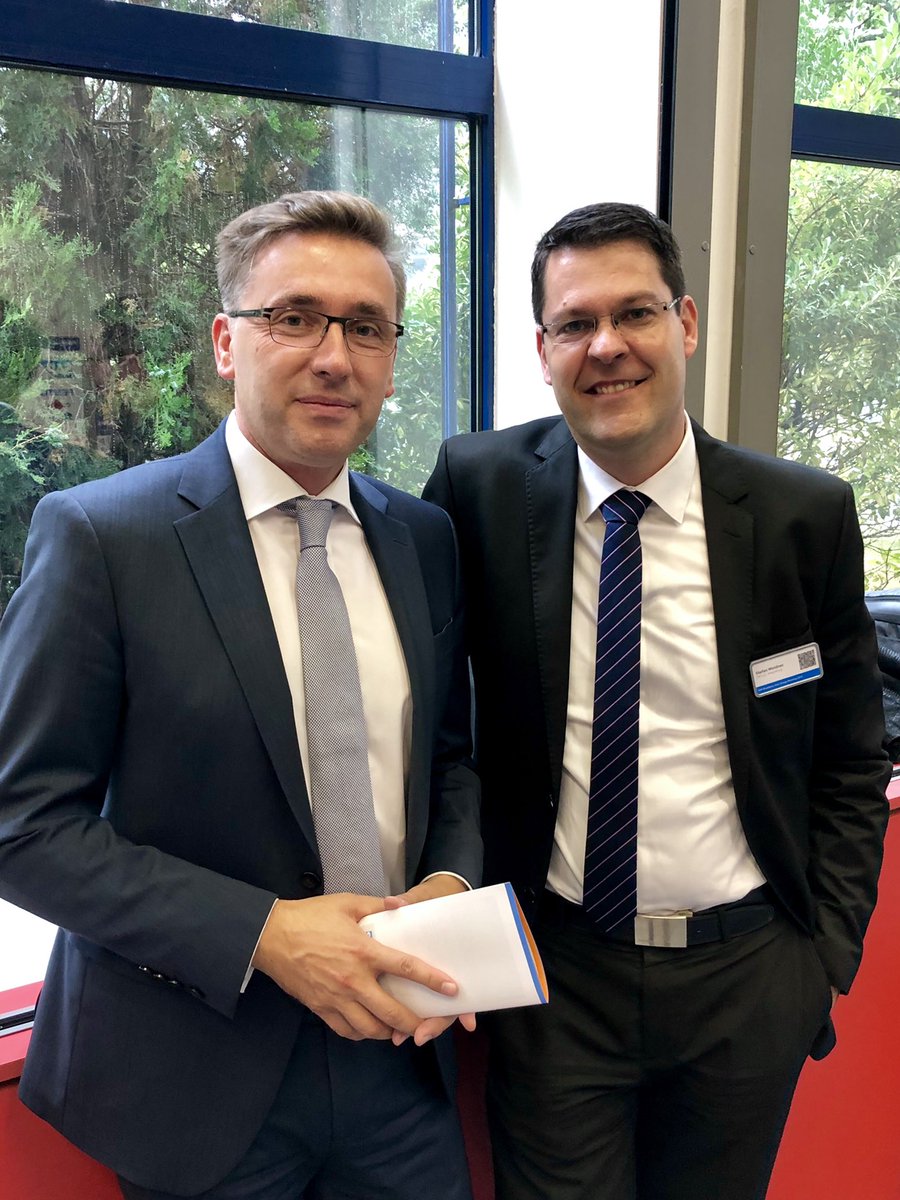 Staatssekretär Thomas Wünsch vom Landesministerium für Wirtschaft, Wissenschaft und Digitalisierung begrüßt die Teilnehmer des #SAP #Academic # UGM2019 und sichert dem SAP UCC Magdeburg weiterhin Unterstützung bei der Ausbildung digitaler Kompetenzen im akademischen Bereich zu.