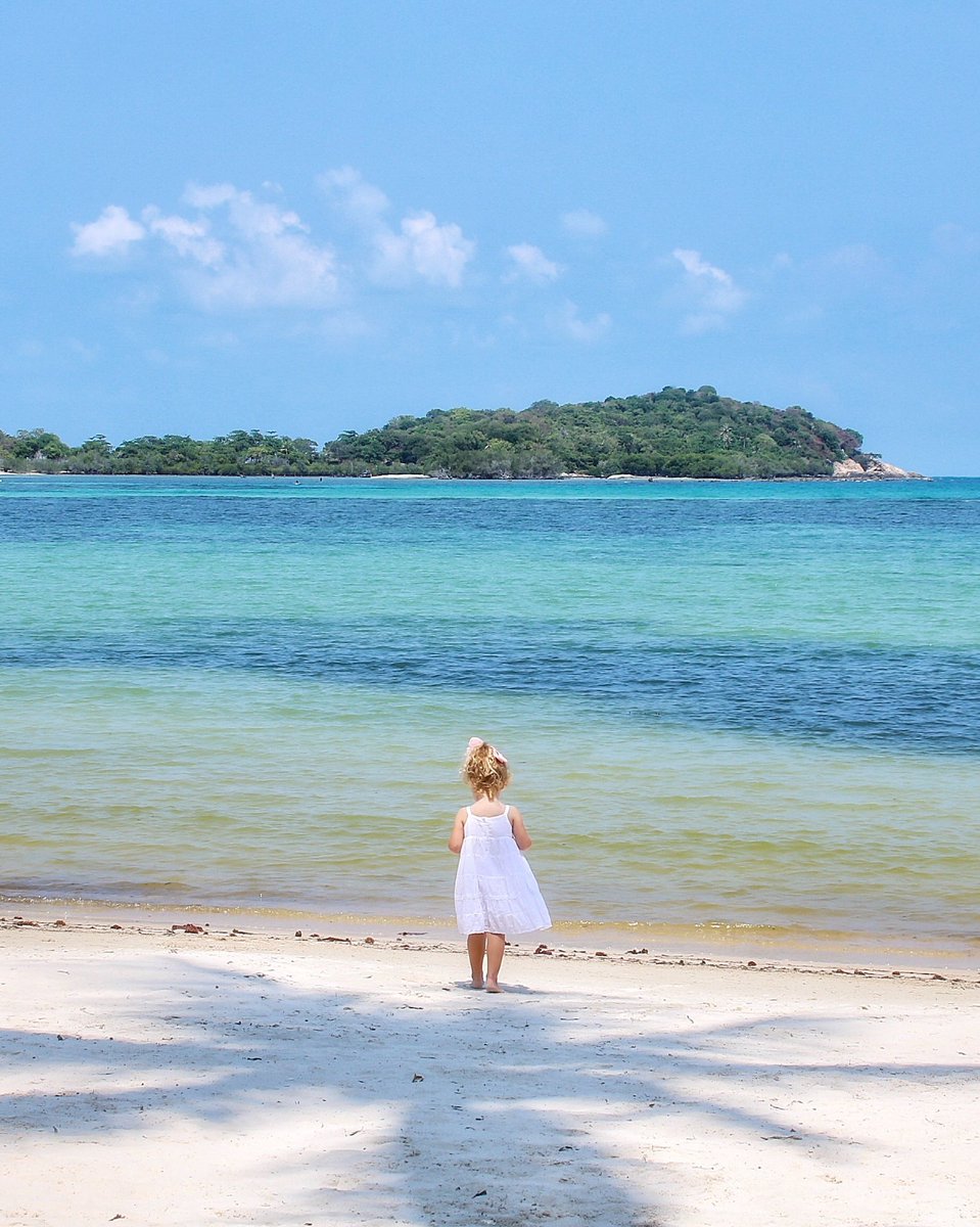 AmariKohSamui's tweet photo. Happiness comes in waves 🌊 
When was the last time you went to the beach? 

📸: @snowflake_lexi 

#Amari #AmariKohSamui https://t.co/uwZor6Unp7
