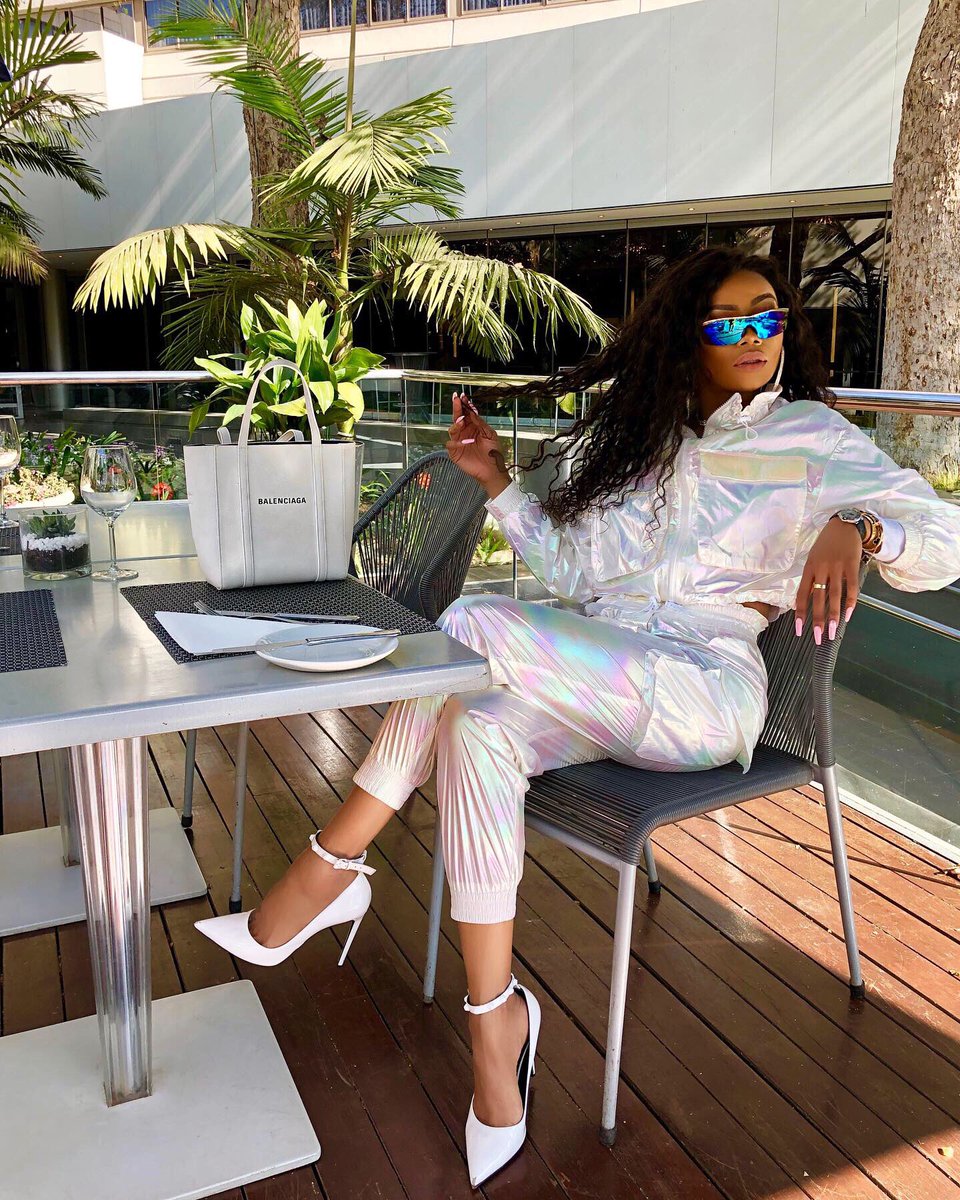 Bonang's tweet image. Home, sweet home. 💐