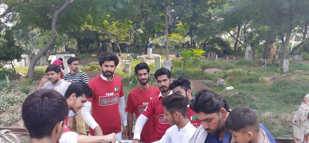 Hammad__arain's tweet photo. آج 9 محرم کو ٹیم سرِعام مریدکے کےجانبازوں نےحضرت امام حسین اور تمام شہداۓکربلاکے ایصال ثواب کیلۓ قریبی قبرستان کے پاس میٹھے پانی کی سبیل لگا ٸی 
پاکستان زندہ باد ٹیم سر عام پاٸندہ باد
@iqrarulhassan 
#TeamSareAam https://t.co/8FKzuThu09