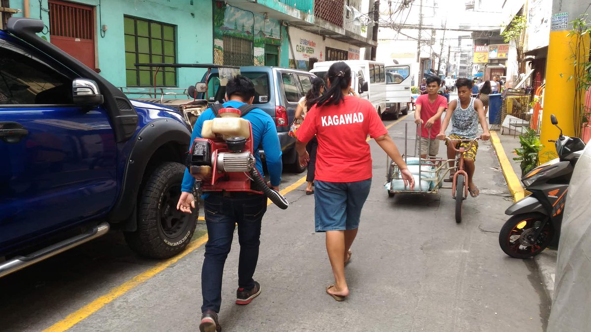 HealthManila's tweet photo. Tuloy ang pagsuyod sa mga Barangay ng Manila Health Department para masugpo ang Dengue! 

Misting &amp; Larviciding ng Insect &amp; Vermin Control Personnel sa Mariano Ponce Elementary School at Barangay

#BagongMaynila
#KalusuganNgManilenyoSigurado
#SimplyNoPlaceLikeManila https://t.co/AtLUIhneHl