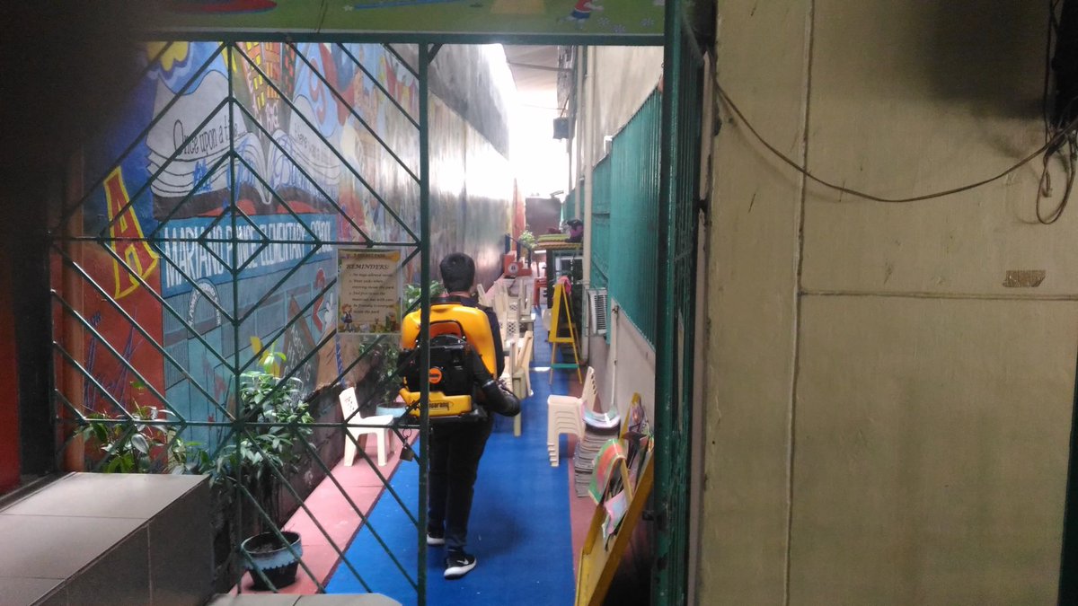 HealthManila's tweet photo. Tuloy ang pagsuyod sa mga Barangay ng Manila Health Department para masugpo ang Dengue! 

Misting &amp; Larviciding ng Insect &amp; Vermin Control Personnel sa Mariano Ponce Elementary School at Barangay

#BagongMaynila
#KalusuganNgManilenyoSigurado
#SimplyNoPlaceLikeManila https://t.co/AtLUIhneHl