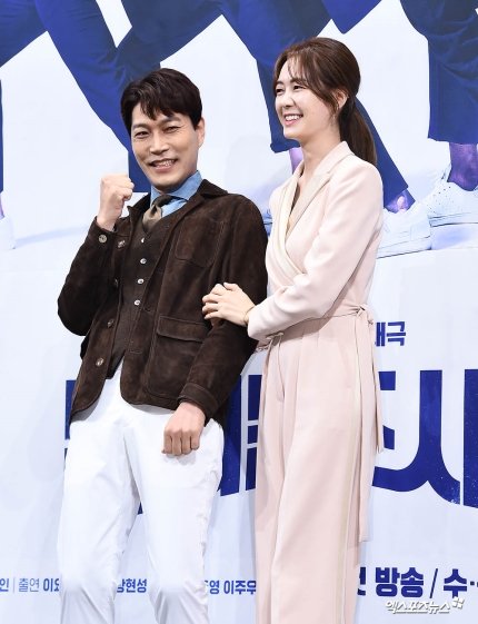 infodrakor_id's tweet photo. #LeeYoWon, #ChoiGwiHa, dan #JangHyunSung saat konferensi pers drama OCN #TheDefenderHumanRights✨ https://t.co/j9YVzzu1Yt