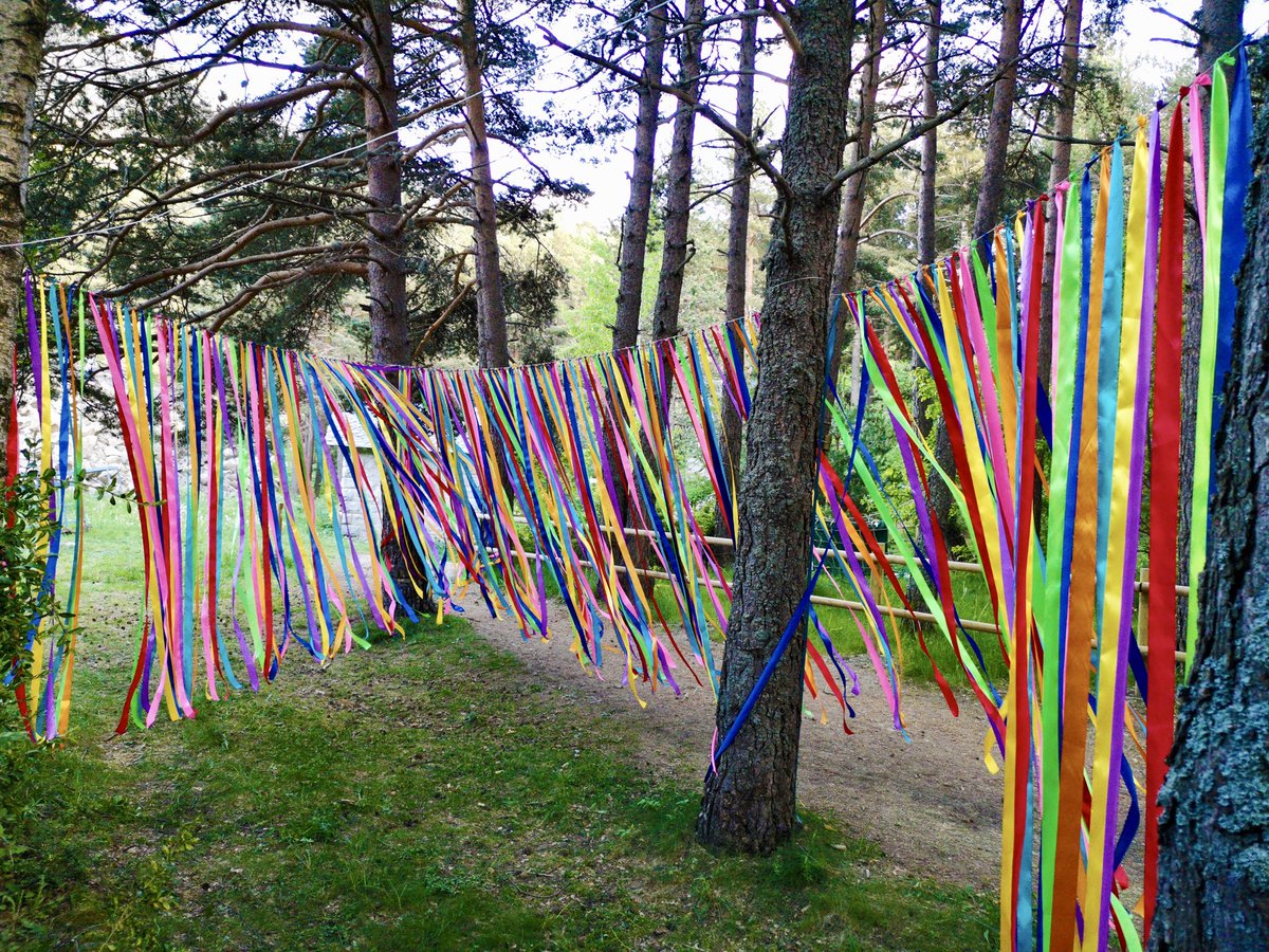 LandArtAndorra's tweet photo. Art doesn’t care about age thus. In a world that’s becoming more and more technological, @tatotum_’s proposal invites the boys and girls to play in the forest and have fun with the stimuli of the world that surrounds them
__
TATOTUM (AND)
Bany de colors en el bosc
__
#LANDART19 https://t.co/mkW7ZiwYXW