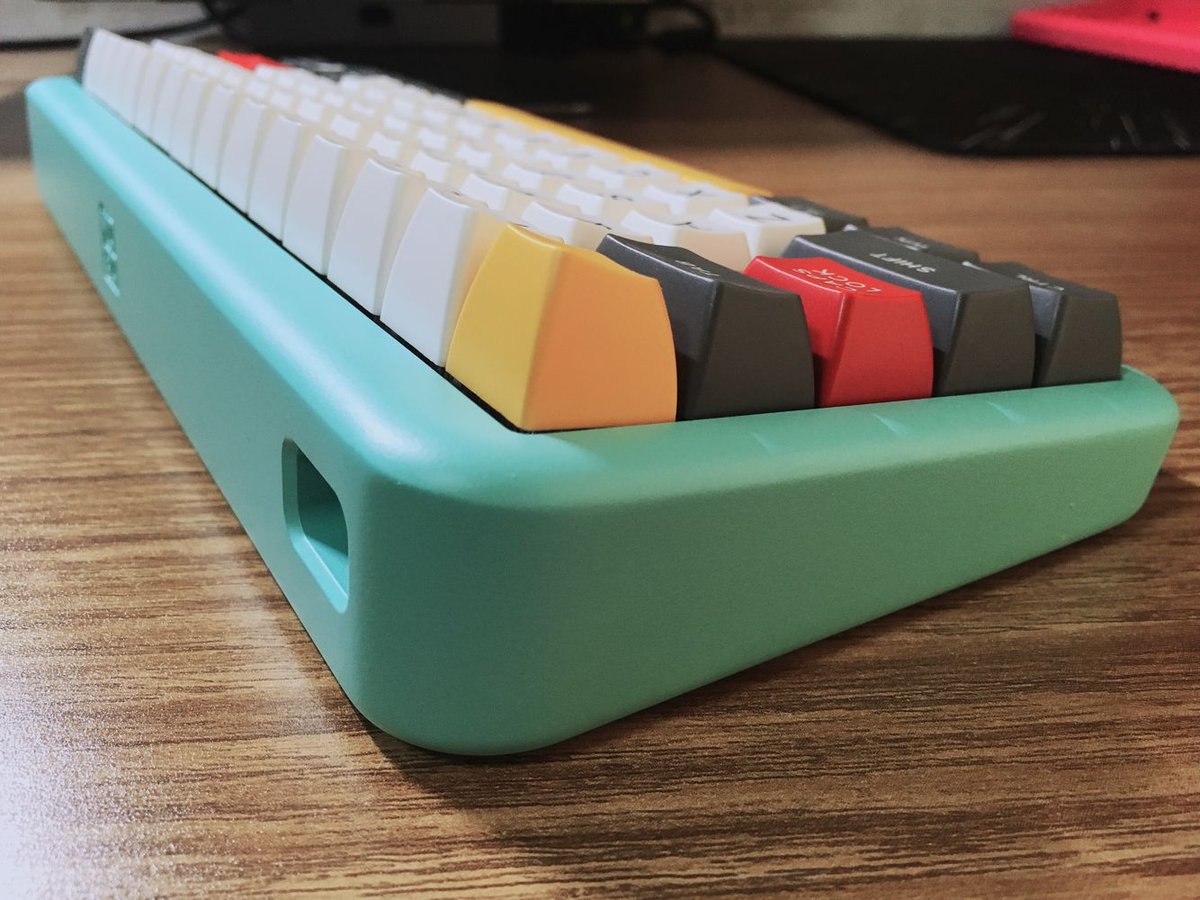 MelGeekworld's tweet photo. More Mojo 60 keyboard case buyer show

#mechanicalkeyboard #mechanicalkeyboards #keyboards #keyboard #keyboardcase #customize #mechboards #geekhack #dropshipping #reddit #edition60 #melgeek #mojo60 #cerakote #colorcase #gamingsetups #gaming🎮 https://t.co/lJr4o5ncgK