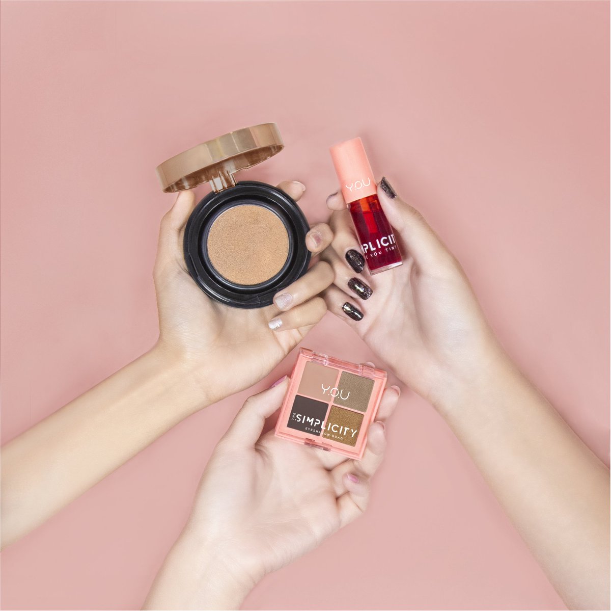 youbeauty_id's tweet photo. Kamu bisa padukan BB Cushion Y.O.U dengan produk dari @thesimplicity_id juga loh #beYOUtygirl
- Dream Skin Perfect BB Cushion
- Love YOU Tint
- Eyeshadow Quad
Membuat makeup kamu simple and beautiful sepanjang hari ๐งก
#YOUmakeups #TheSimplicityxShopee #SoSimpleSoBeautiful https://t.co/m4oXavSvry