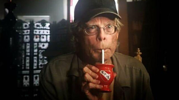 KierroYuy's tweet photo. I've seen much about the various references and Easter Eggs in #itmoviechapter2 but I haven't seen much mentioning of @StephenKing It's so good to see "The King π" in another movie based off one of his books. https://t.co/zcjt809eVp
