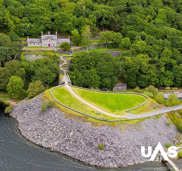 UnitedAerialSVS's tweet photo. Llanberis Wales - see bio to purchase - #photo #drone #photo #quarry #quarryhospital #hospital #wales #llanberiswales #llanberis #dji #djidrone #djimavic2pro #djimagazine #photooftheday #house #trees #old #unitedaerialservices #djimagazine https://t.co/7USteyvyMY
