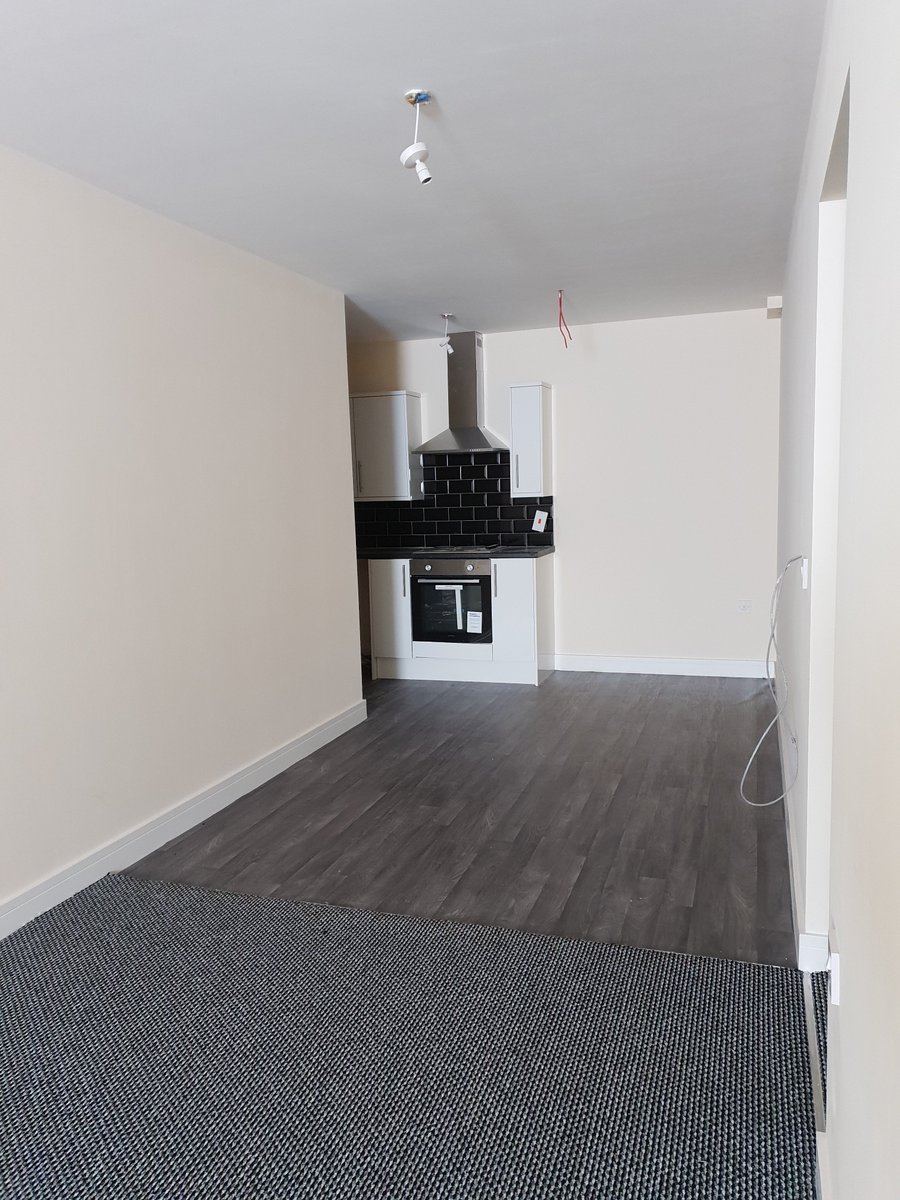 Royton Update #14: The new water connection was brought to the property. The landscaping works were accomplished, and we are expecting the bike shed delivery next week.
#29kAdvisers #Royton #UKProperty #WorkInProgress #29kAssets