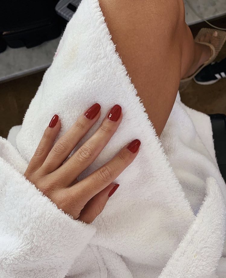 RosieHW_xo's tweet photo. #MondayMorning 

Glossy rouge it is! 💅🏻
Bye bye French tips! 🙋🏼‍♀️ https://t.co/aKqDLwOgLH
