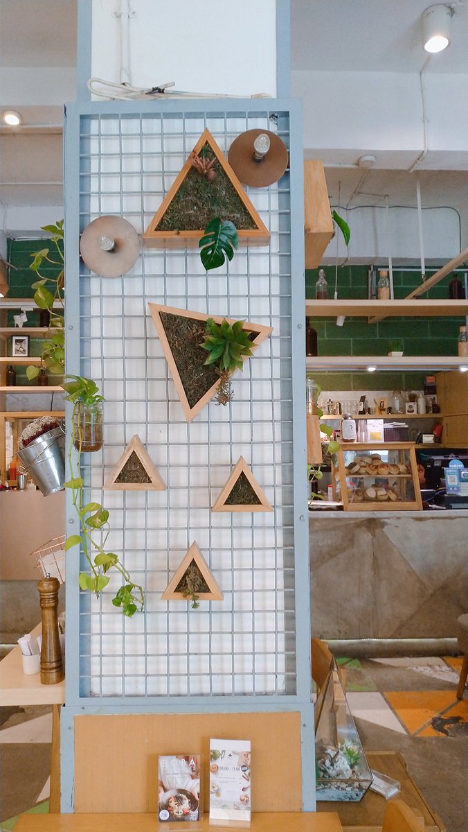 mutamakes's tweet photo. I'm in love w this hanging plants concept 😍 🌿✨ https://t.co/AouFqvfK2m