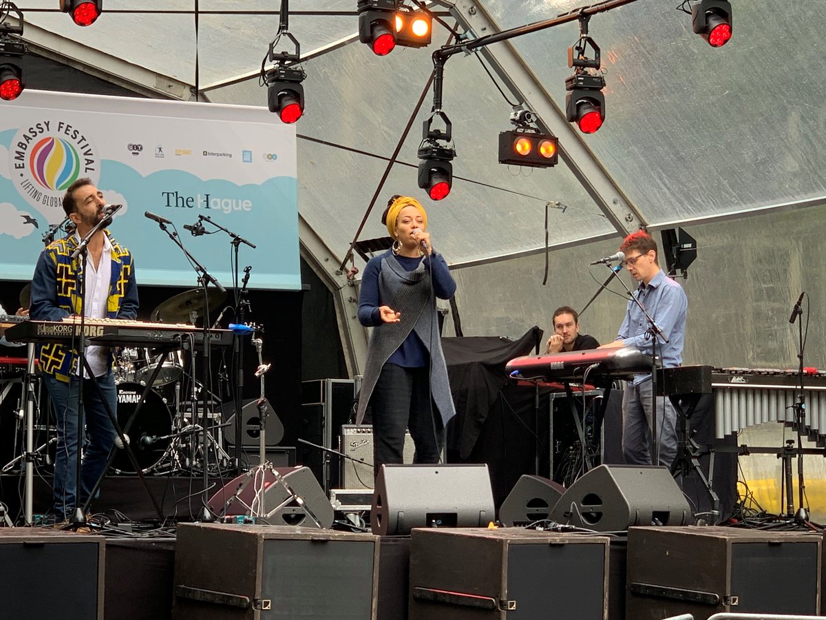 At this year's #EmbassyFestival,  the 🇨🇭 stand was as popular as ever! Sitting in a comfortable deck chair in front of iconic 🇨🇭scenery, enjoying 🇨🇭Raclette. And when you felt like dancing, you could swing your hips to the rythm of the 🇨🇭 band #LadyBazaar. See you next year!