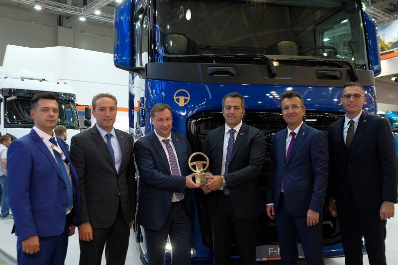 otomobiltutkunu's tweet photo. F-MAX, Rusya’da “Yılın Kamyonu” seçildi @FordTrucks @fordturkiye #COMTRANS2019 https://t.co/BRsccGfXIo https://t.co/opJikfFNAl