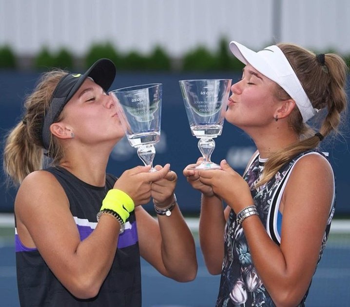 #USOpen 
Girls' Doubles
FINAL

[5] KAMILLA BARTONE / OKSANA SELEKHMETEVA (🇱🇻/🇷🇺) win the title, defeating Aubane Droguet / Selena Janicijevic (🇨🇵/🇨🇵) 75 76(8)

(Pic: Kamilla Bartone's IG)