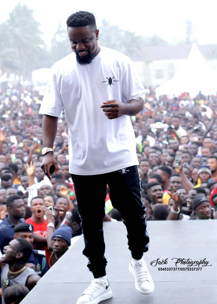 hubghlive's tweet photo. History was made in #Saltpond On The #1st September 💞
Cc. #SackPhotography
. . .
#sarkodie
#jameskorsahbrown
#enobarony
#bismakthejoke
#kalybos
#stayjay
#djmensah
#djpakorich
#Lokal
#drduncan
. . .
#hubgh https://t.co/M9FHEzQfQv