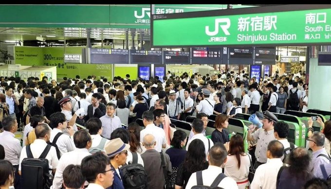 通勤ラッシュとか見ると
どうしてもこれ思い出しちゃう 