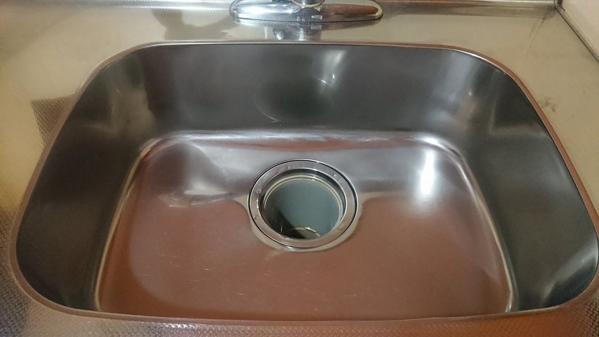 ライフサービス北海道株式会社 今日は 賃貸物件のキッチンシンクと浴室内浴槽と床の研磨コート 汚れてましたぁ 浴室は黄ばんでましたし どの業者も入ってないので埃っぽい感じでした キッチンにしても 回りが汚いのでキレイに感じません 北海道