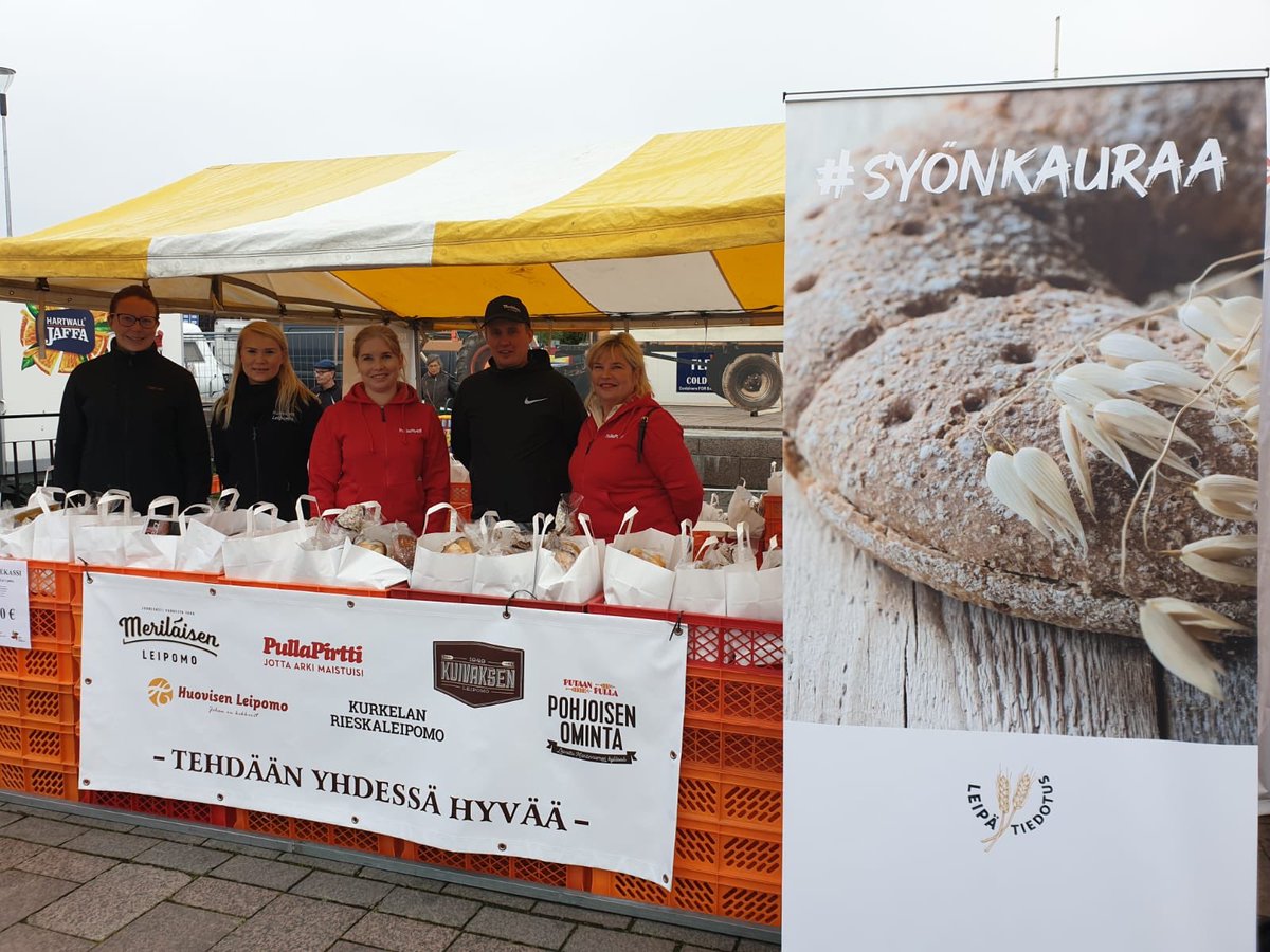 PullaPirtti's tweet photo. Hyvää #Leipäviikko’a! Tänään ollaan Oulun torilla myymässä leipäkasseja hyvään tarkoitukseen. Kaikki tuotto lahjoitetaan Oulun Ensi-ja turvakodille. Nähdään torilla -tehdään yhdessä hyvää! 🥰 #leipä #pullapirtti #hyväntekeväisyys #oulu #tori https://t.co/y9LQJAKBUe