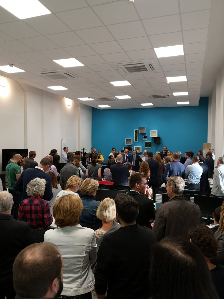 oguilleman's tweet photo. @InformatiqueCDC Belle innoguration du #hub de @InformatiqueCDC où les collaborateurs sont venus très nombreux 👍
Objectif : faciliter la communication entre les équipes qui sont toutes présentes dans la même salle. Une idée du #ShadowCodir ! https://t.co/YqThFAGJdv