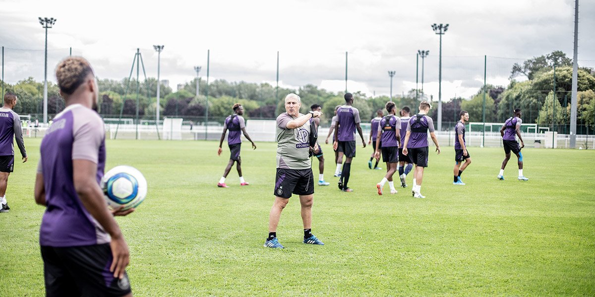 ToulouseFC's tweet image. Dimanche, c'est le début d'un nouveau mois de @Ligue1Conforama pour les Violets avec #ASSETFC au programme 💪

🗓 Découvrez le planning des entraînements → toulousefc.com/fr/le-planning…

Bonne semaine !