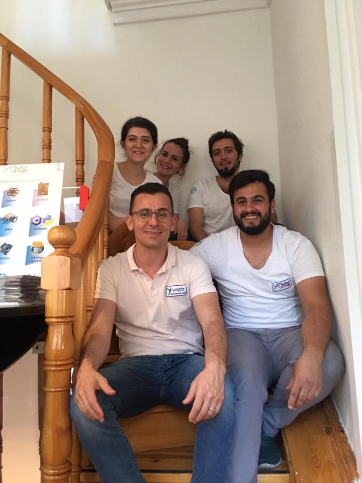 yapancocuk's tweet photo. Yapan Çocuk ekibi olarak 7 Eylül Cumartesi günü tanışma etkinliğimize katılıp yanımızda olan tüm ziyaretçilerimize sonsuz sevgi ve teşekkürlerimizi sunarız. Keyifli bir gün daha bitirdik. Gelemeyen herkesi bir dahaki sefere bekleriz.
Mutlu günler 💛🎉🌸
#happydays https://t.co/Xqy46dxF69