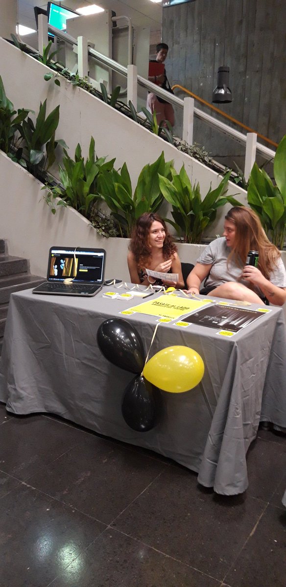 teatdeamarillo's tweet photo. Estamos en la Bienvenida Universitaria de @UCMccinf ¿Quieres #actuar? Preguntamos y pásate al lado amarillo del #teatro!

#BienvenidaUniversitaria #UCM https://t.co/bNLQsC3KF2