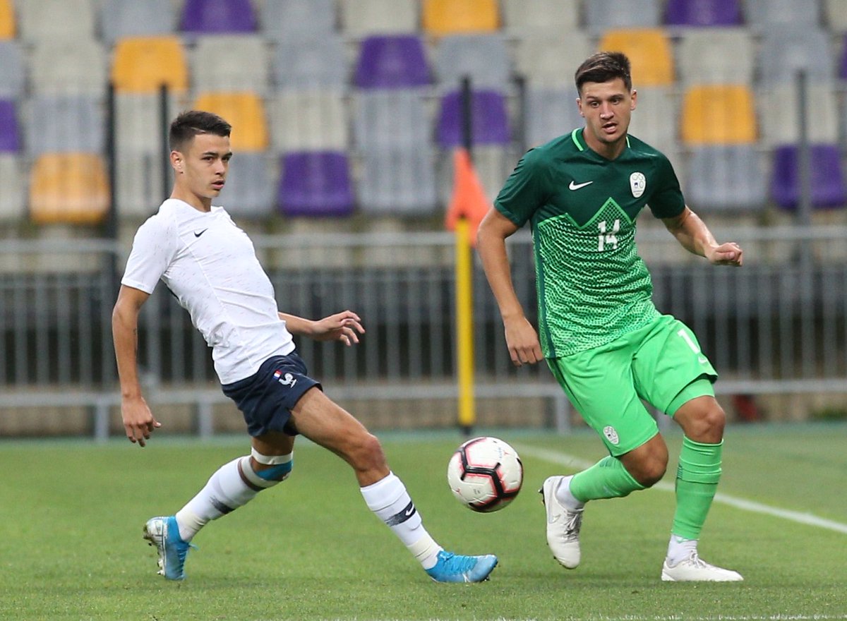 NKDomzale's tweet photo. 🇸🇮 | @svenkaric, Janez Pišek in Matija Rom remizirali s Francijo! Končni izid prijateljske tekme v Ljudskem vrtu: 2-2

📸 NZS #SrceBije #u21 https://t.co/x2eWJsBcR7