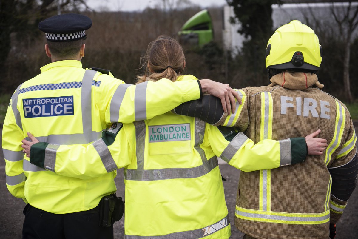 It's Emergency Services Day. Let's celebrate, recognise AND thank all our brilliant emergency service workers.
&amp; remember those who have given their lives to protect us.
Thank you all!
&amp; thanks to your families too.
#999DayUK2019
#999DayUK