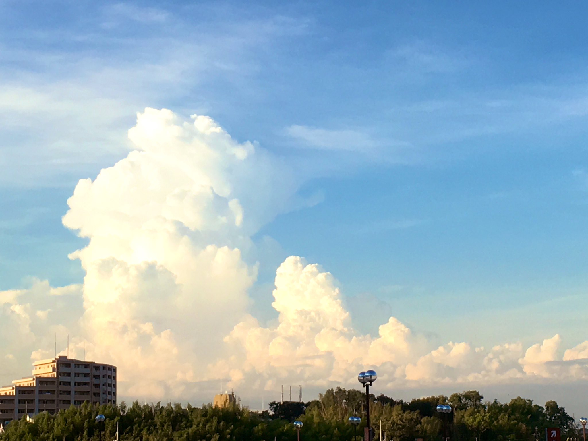 岸 エモい空 白い雲 T Co Wivy3tb5px Twitter