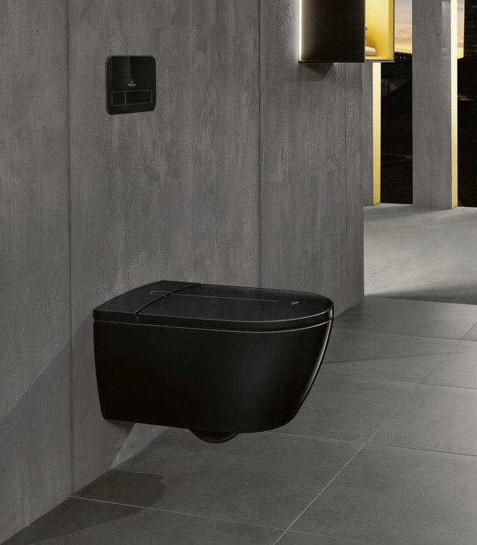 UWwoonmagazine's tweet image. Stijlvol! Zwart toilet met douche-wc van Villeroy &amp;amp; Boch - go.shr.lc/2PY9qPG #viclean #toilet #villeroyboch #blackedition