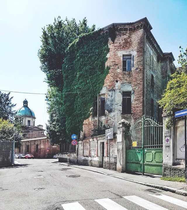 Uno scorcio cremonese per iniziare al meglio la settimana 🌞 La cupola sullo sfondo la riconoscete?

Fotografia di @eli__bertu

#igerslombardia #igerscremona #weareigersit #instagramersitalia #inlombardia ift.tt/302s1Kc
