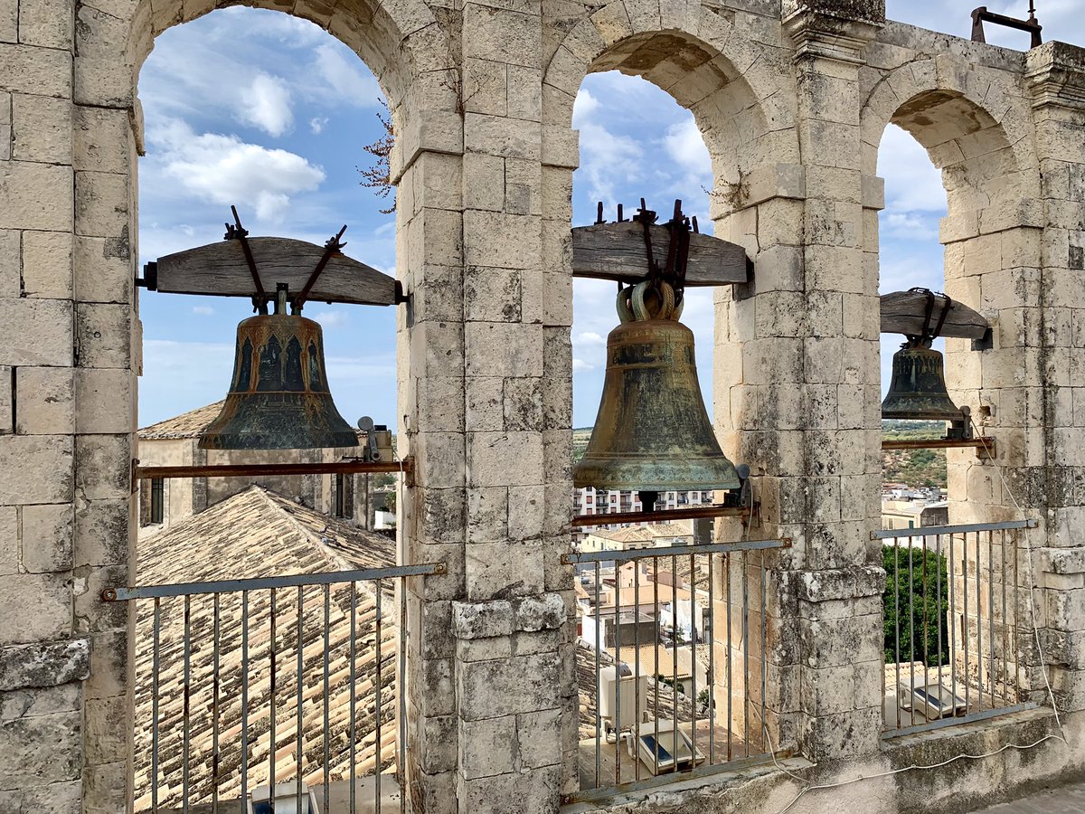 viajefilos's tweet photo. Y recorriendo el sudeste de #Sicilia nos hemos tropezado con la joya del barroco italiano en la ciudad de #Noto 🕍🕍🕍 Para nosotros una parada imprescindible en un Road Trip en la isla. ¿Conocéis la ciudad? @CarmenCapdepn está preparando el post gastronómico 🍧🍷🍆🍅🍤🍺🍕🥐🍓 https://t.co/KWEwFYkcGc